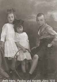 Anne Marie, Pauline und Hendrik Jrns 1918